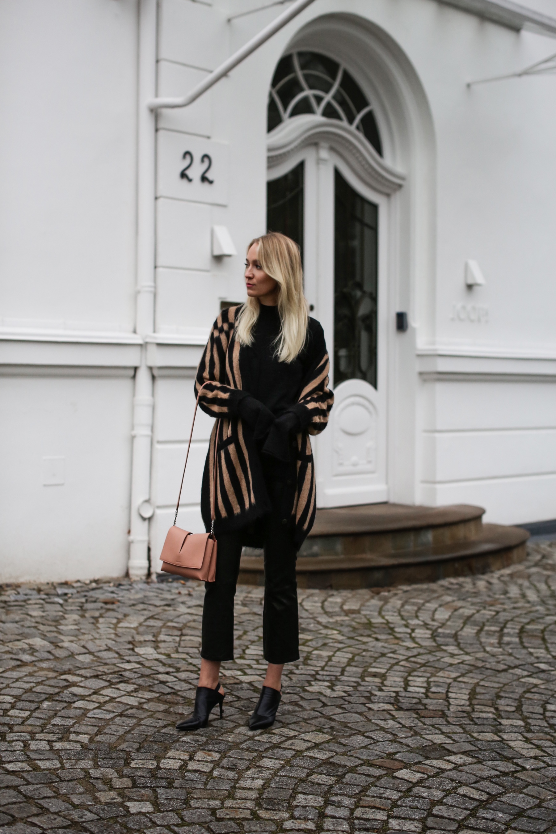 style-shiver-outfits-net-a-porter-sleeves-and-stripes-4a